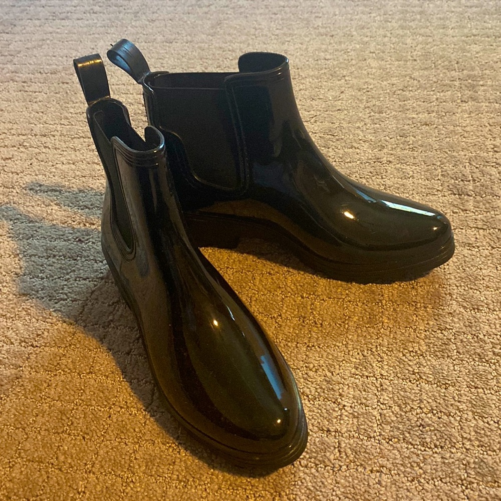 Capelli women’s black shiny ankle rain boot size 10